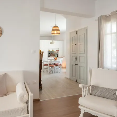 Citrine Naousa (Paros)